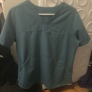 Figs hydro green casma top size L